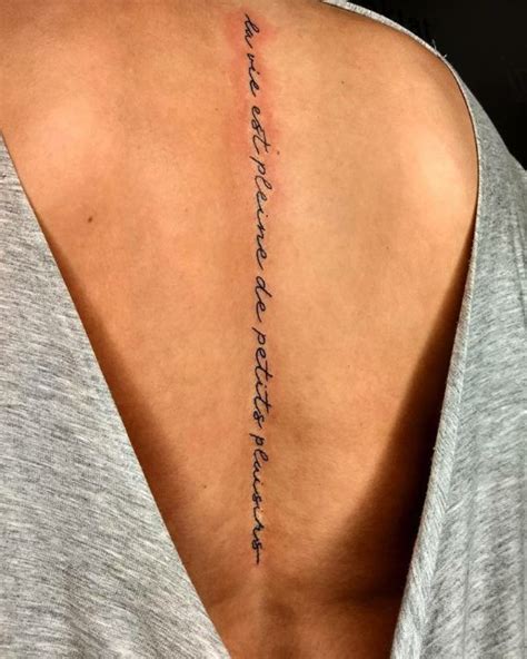 columna tatuaje frase espalda|50 frases para tatuajes en la espalda que inspirarán tu identidad